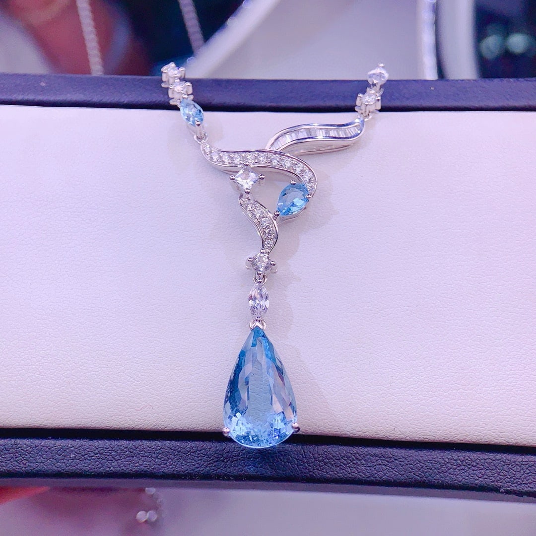 14k Gold 7.0 Ct Natural Aquamarine & Diamond Necklace: Ref:230979078 // gold content:14k gold // main gemstone:aquamarine // shape:pear // carat weight:7. 0ct // color:santa maria color // treatment:natural // // adjacent gemstone 2 : diamond //