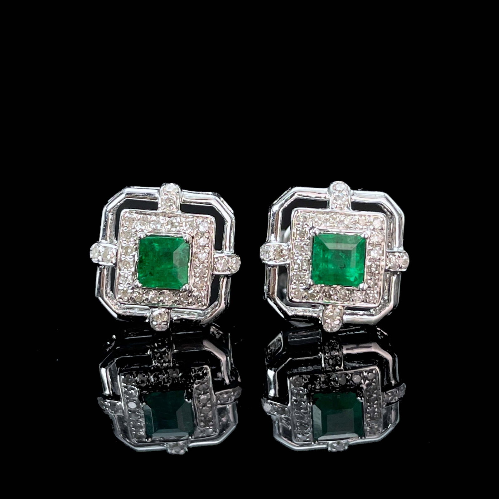 14k Gold 0.53 Ctw Natural Jadeite & Diamond Earrings: Ref:230979079 // gold content:14k gold // main gemstone:jadeite // shape:square // carat weight:0. 28ct // color:green // treatment:natural // // adjacent gemstone 2 : diamond // shape:round // carat