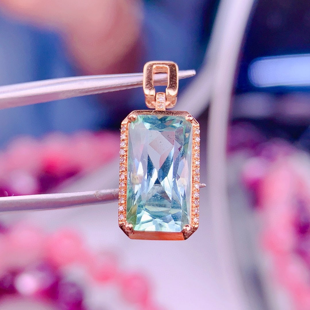 14k Gold 4.5 Ct Natural Tourmaline & Diamond Pendant( Without Chain ): Ref:230979083 // gold content:14k gold // main gemstone:tourmaline // shape:radiant // carat weight:4. 5ct // color:green // treatment:natural // // adjacent gemstone 2 : diamond // shape:round //