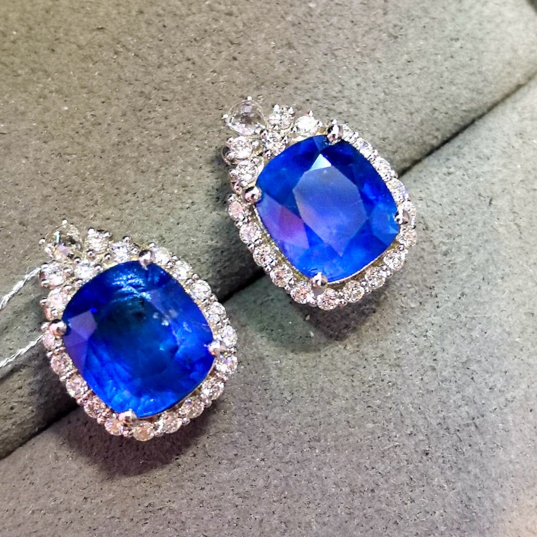 14k Gold 5.43 Ctw Natural Sapphire & Diamond Earrings: Ref:230979085 // gold content:14k gold // main gemstone:sapphire // shape:cushion // carat weight:4. 95ct // color:blue // treatment:natural // // adjacent gemstone 2 : diamond // shape:round // carat