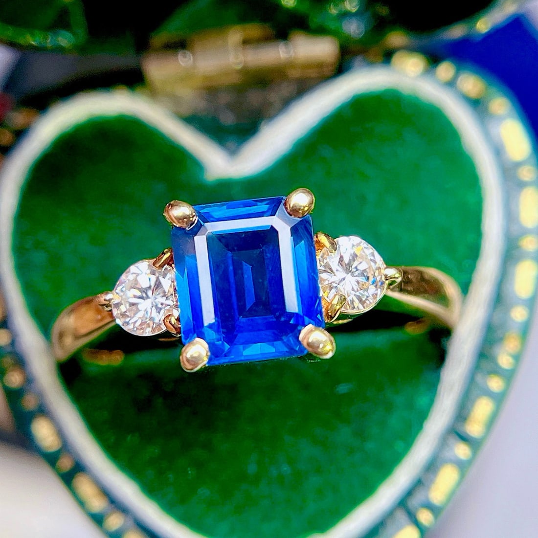 14k Gold 1.90 Ctw Natural Sapphire & Diamond Ring: Ref:230979086 // gold content:14k gold // ring size:7. 25us // // main gemstone:sapphire // shape:octagonal // carat weight:1. 62ct // color:blue // treatment:natural // // adjacent gemstone 2 :