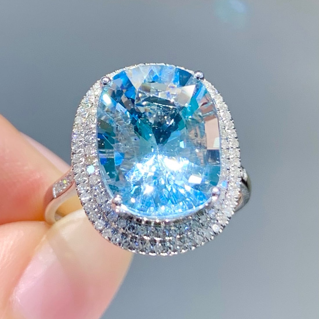 14k Gold 4.8 Ct Natural Aquamarine & Diamond Ring: Ref:230979090 // gold content:14k gold // ring size:7. 25us // // main gemstone:aquamarine // shape:cushion // carat weight:4. 8ct // color:santa maria color // treatment:natural // // adjacent