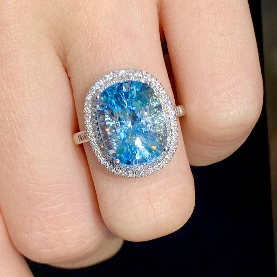 14k Gold 4.8 Ct Natural Aquamarine & Diamond Ring - 2