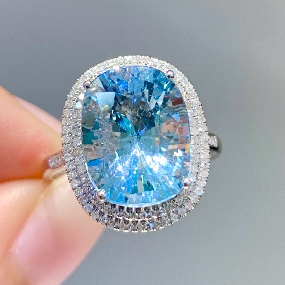 14k Gold 4.8 Ct Natural Aquamarine & Diamond Ring - 4