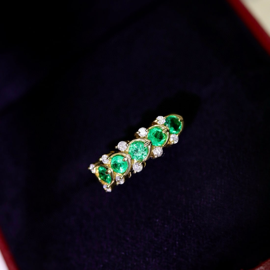 14k Gold 0.72 Ctw Natural Emerald & Diamond Ring: Ref:230979100 // gold content:14k gold // ring size:7. 25us // // main gemstone:emerald // shape:round // carat weight:0. 54ct // color:green // treatment:natural // cut grade:g // // adjacent