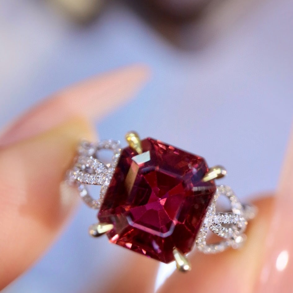14k Gold 3.94 Ctw Natural Tourmaline & Diamond Ring: Ref:230979112 // gold content:14k gold // ring size:7. 25us // // main gemstone:tourmaline // shape:emerald // carat weight:3. 6ct // color:red // treatment:natural // cut grade:g // // adjacent