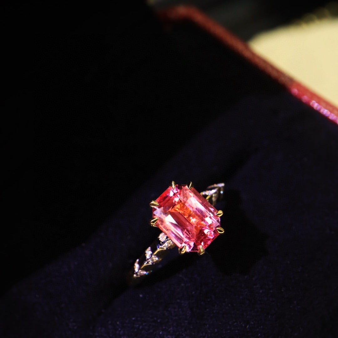 14k Gold 2.32 Ctw Natural Spinel & Diamond Ring: Ref:230979116 // gold content:14k gold // ring size:7. 25us // // main gemstone:spinel // shape:oval // carat weight:2. 2ct // color:red // treatment:natural // cut grade:g // // adjacent gemstone 2