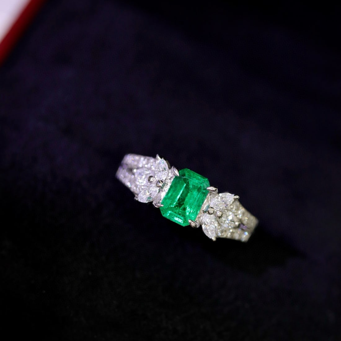 14k Gold 1.17 Ctw Natural Emerald & Diamond Ring: Ref:230979117 // gold content:14k gold // ring size:7. 25us // // main gemstone:emerald // shape:emerald // carat weight:0. 71ct // color:green // treatment:natural // cut grade:g // // adjacent