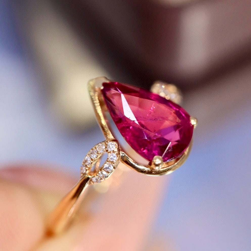 14k Gold 1.97 Ctw Natural Tourmaline & Diamond Ring: Ref:230979120 // gold content:14k gold // ring size:7. 25us // // main gemstone:tourmaline // shape:pear // carat weight:1. 86ct // color:red // treatment:natural // cut grade:g // // adjacent