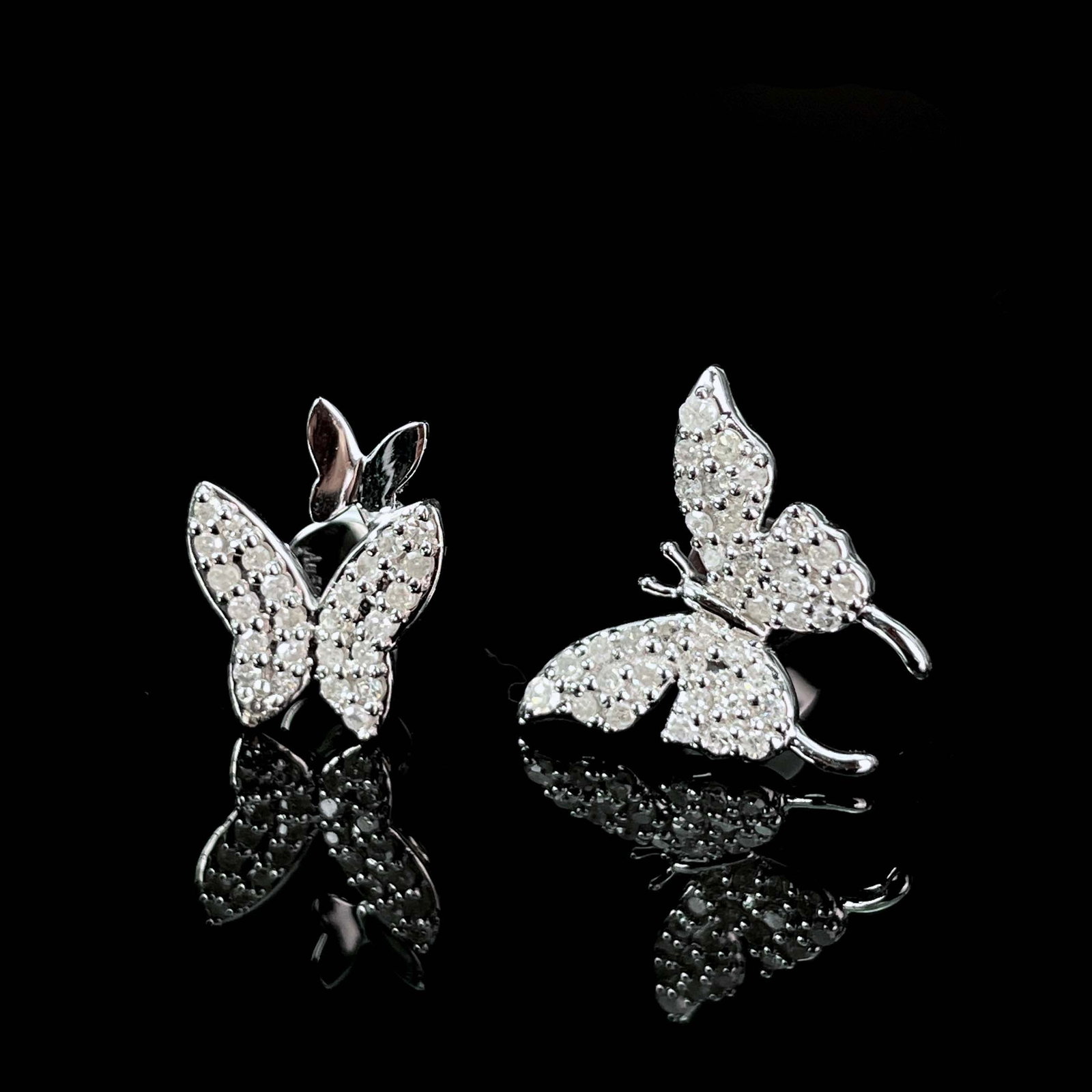 14k Gold 0.25 Ct Natural H Diamond Earrings: Ref:230979127 // gold content:14k gold // main gemstone:diamond // shape:round // carat weight:0. 25ct // color:h // treatment:natural // cut grade:g // // adjacent gemstone 2 : diamond // shape:round