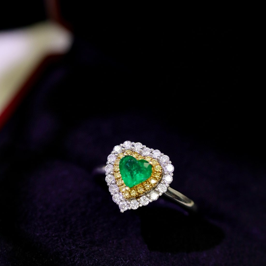 14k Gold 0.69 Ctw Natural Emerald & Diamond Ring - 2