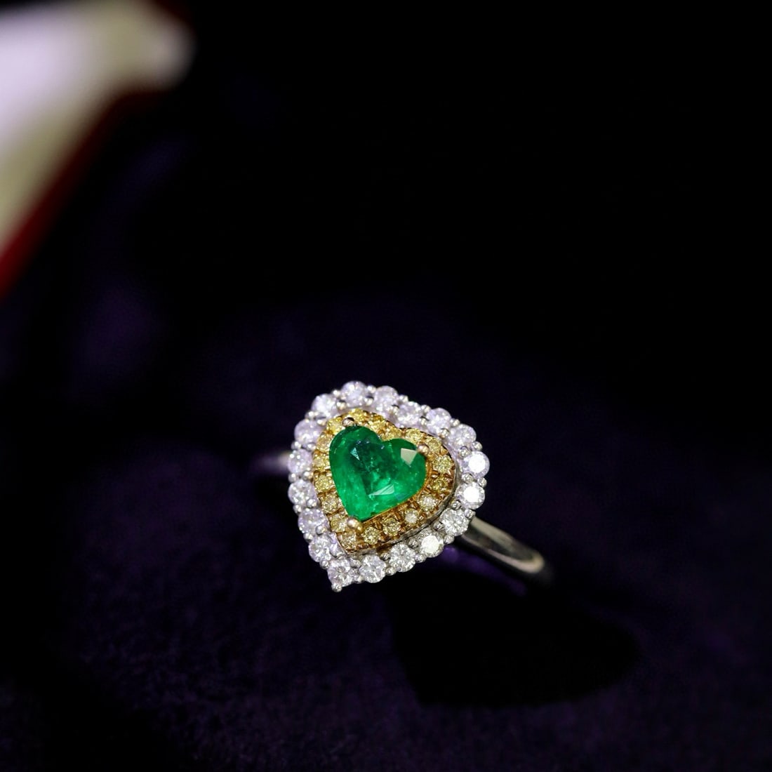 14k Gold 0.69 Ctw Natural Emerald & Diamond Ring - 6