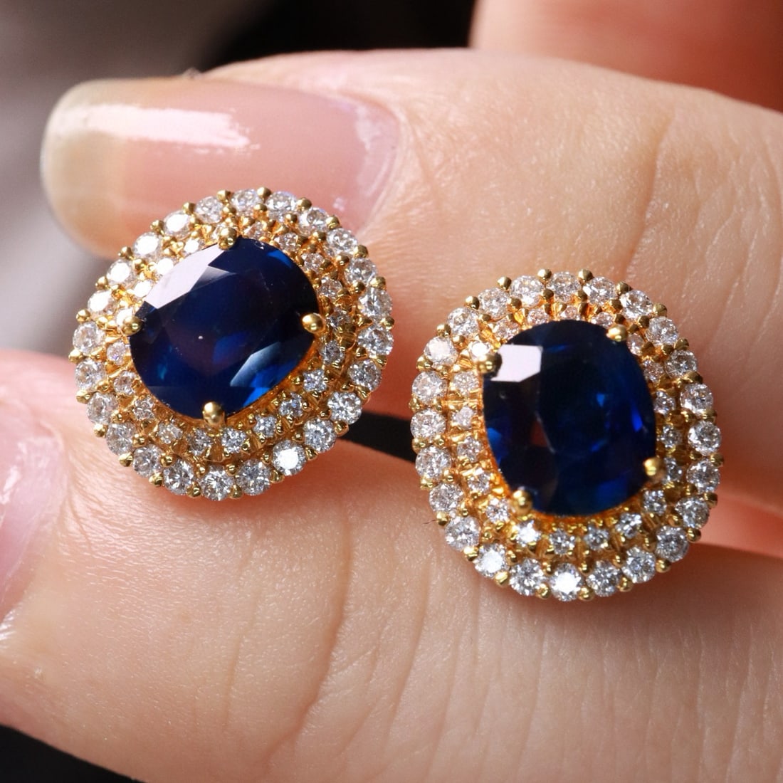 14k Gold 2.90 Ctw Natural Sapphire & Diamond Earrings: Ref:230979186 // gold content:14k gold // main gemstone:sapphire // shape:oval // carat weight:2. 22ct // color:blue // treatment:natural // cut grade:g // // adjacent gemstone 2 : diamond //