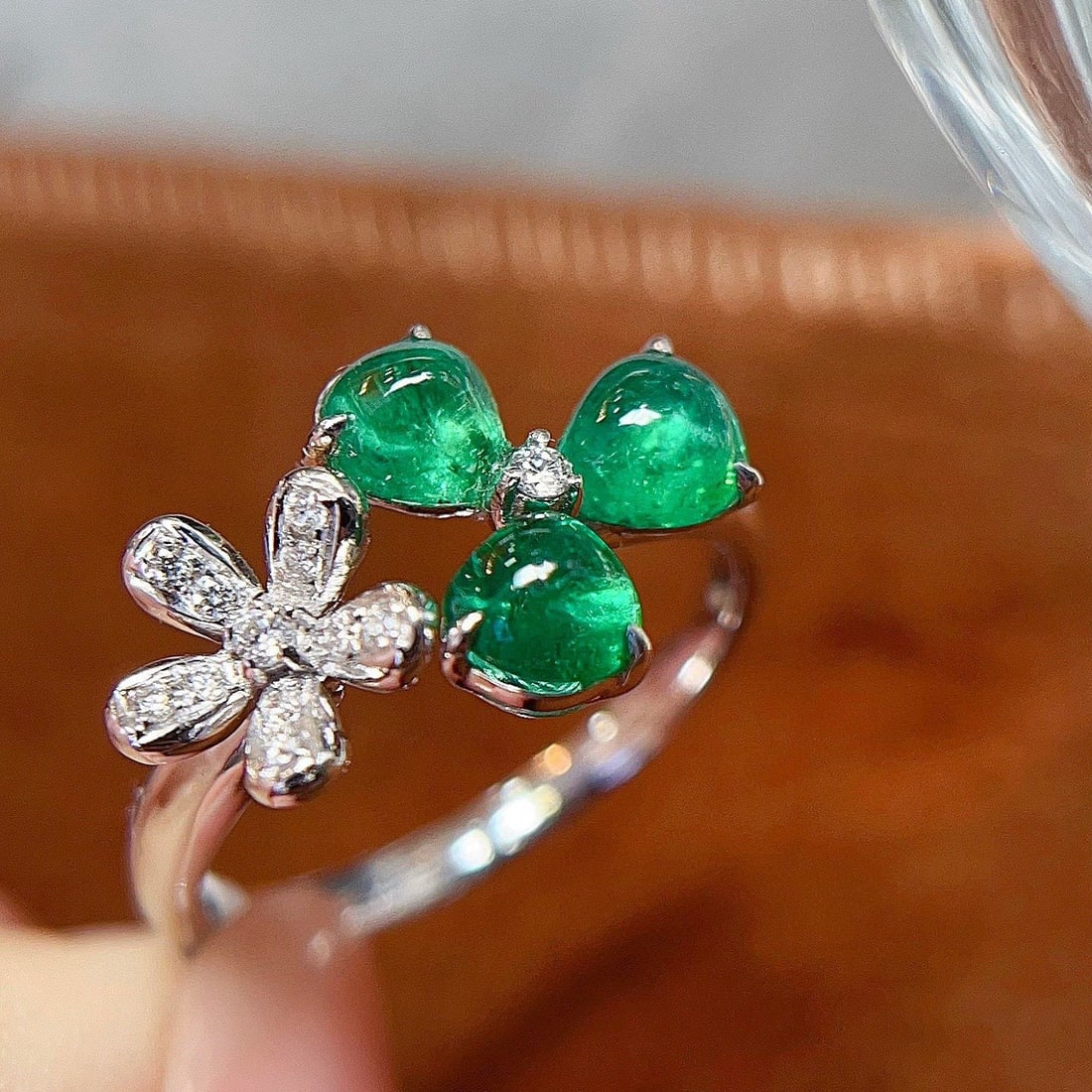 14k Gold 1.5 Ct Natural Emerald & Diamond Ring: Ref:230979193 // gold content:14k gold // ring size:7. 25us // // main gemstone:emerald // shape:pear // carat weight:1. 5ct // color:green // treatment:natural // cut grade:g // // adjacent gemstone