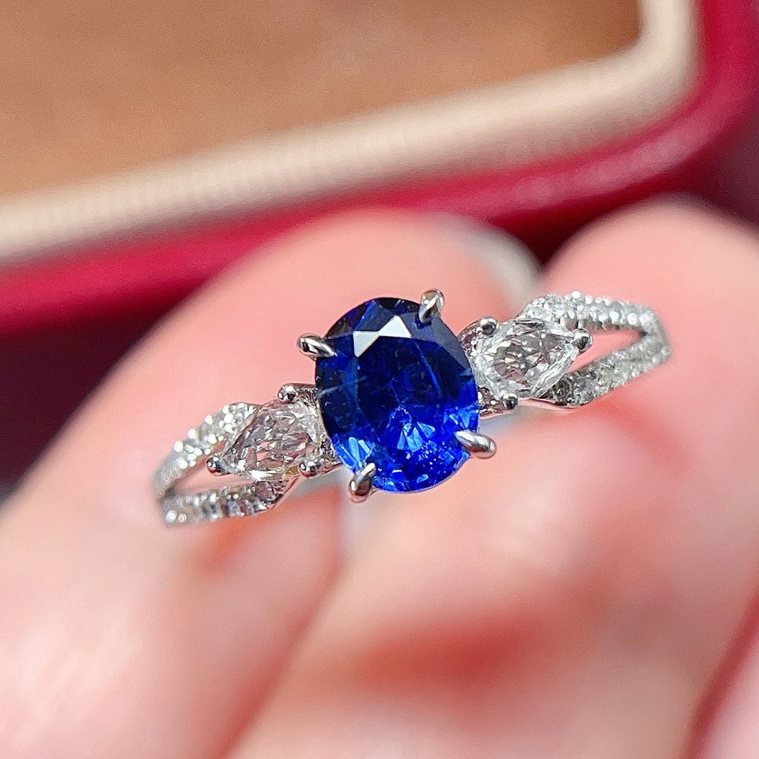 14k Gold 0.8 Ct Natural Sapphire & Diamond Ring: Ref:230979194 // gold content:14k gold // ring size:7. 25us // // main gemstone:sapphire // shape:oval // carat weight:0. 8ct // color:blue // treatment:natural // cut grade:g // // adjacent gemstone
