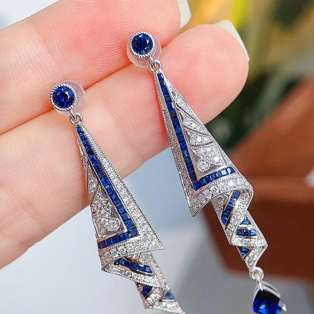 14k Gold 2.026 Ctw Natural Sapphire & Diamond Earrings: Ref:230979208 // gold content:14k gold // main gemstone:sapphire // shape:pear // carat weight:1. 26ct // color:blue // treatment:natural // cut grade:g // // adjacent gemstone 2 : diamond //