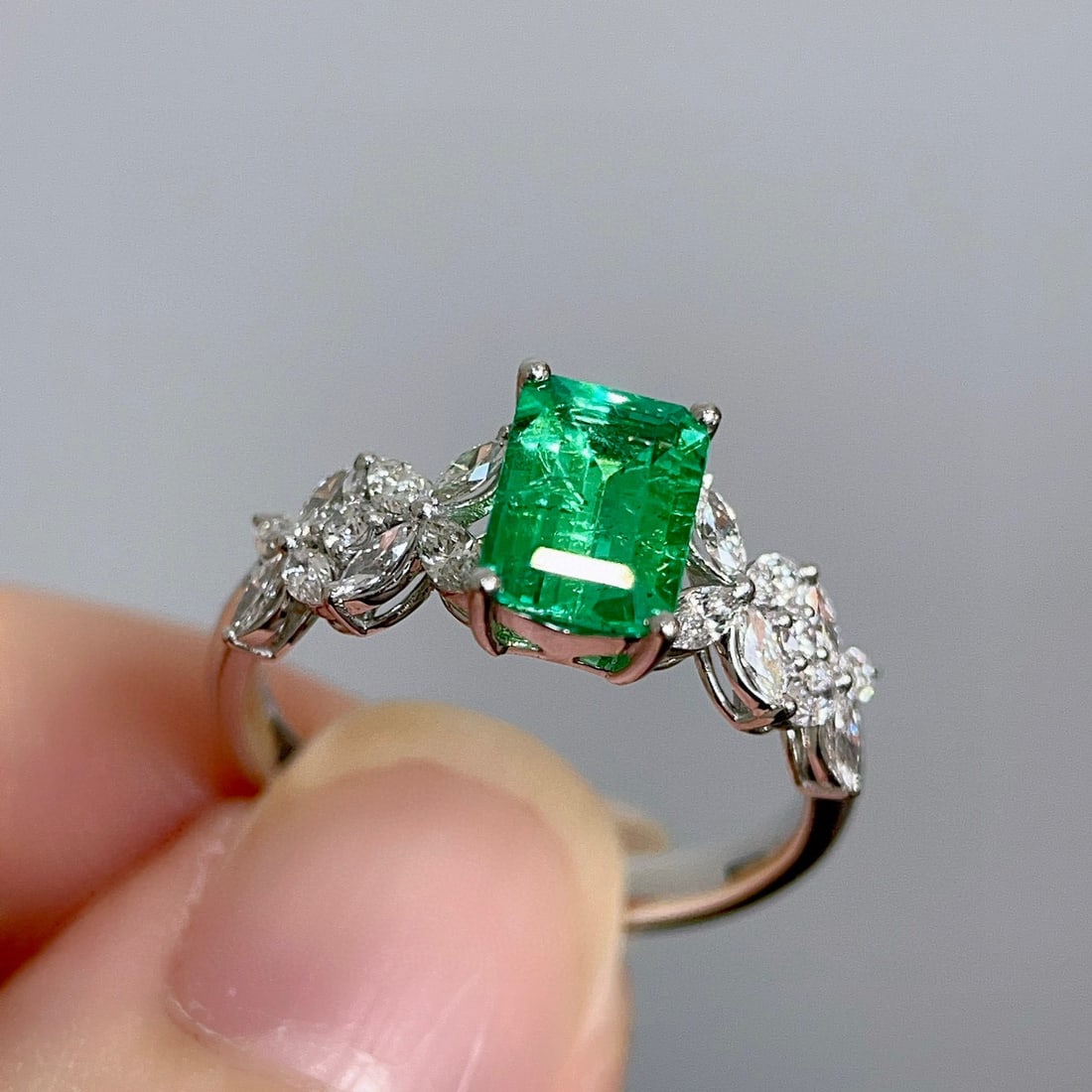 14k Gold 1.54 Ctw Natural Emerald & Diamond Ring - 2