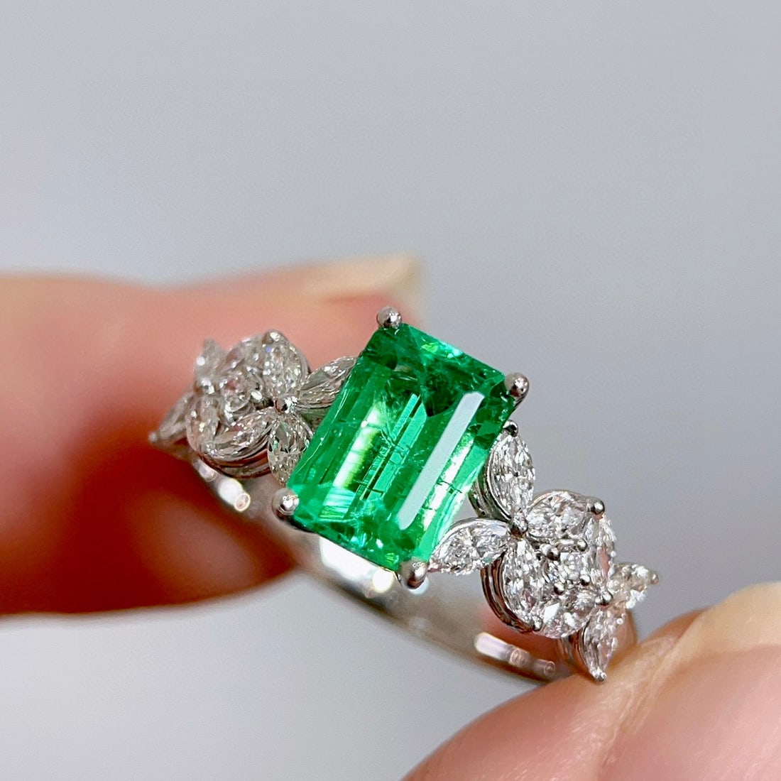 14k Gold 1.54 Ctw Natural Emerald & Diamond Ring - 5