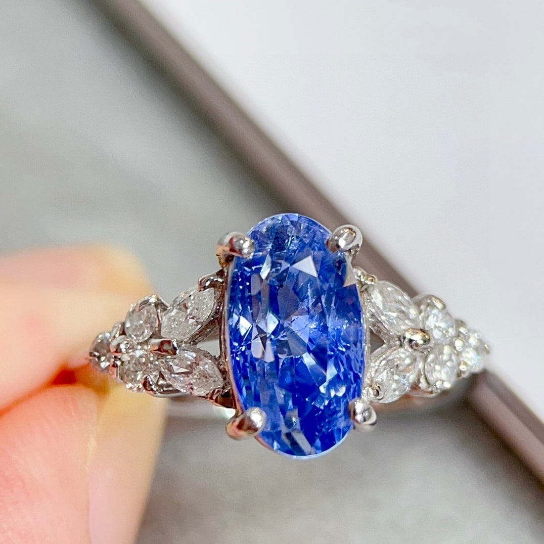 14k Gold 4.27 Ctw Natural Sapphire & Diamond Ring: Ref:230979215 // gold content:14k gold // ring size:7. 25us // // main gemstone:sapphire // shape:oval // carat weight:3. 85ct // color:blue // treatment:natural // cut grade:g // // adjacent gemstone