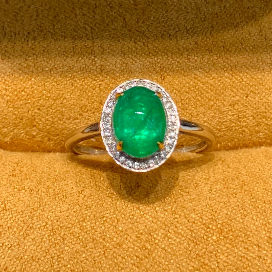 14k Gold 2 Ct Natural Emerald & Diamond Ring - 2