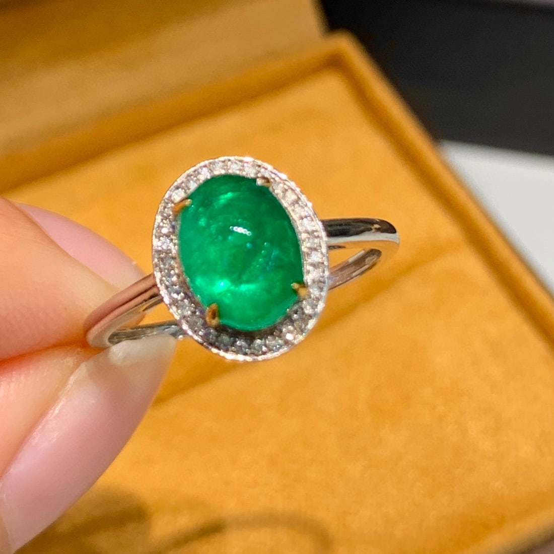 14k Gold 2 Ct Natural Emerald & Diamond Ring - 5
