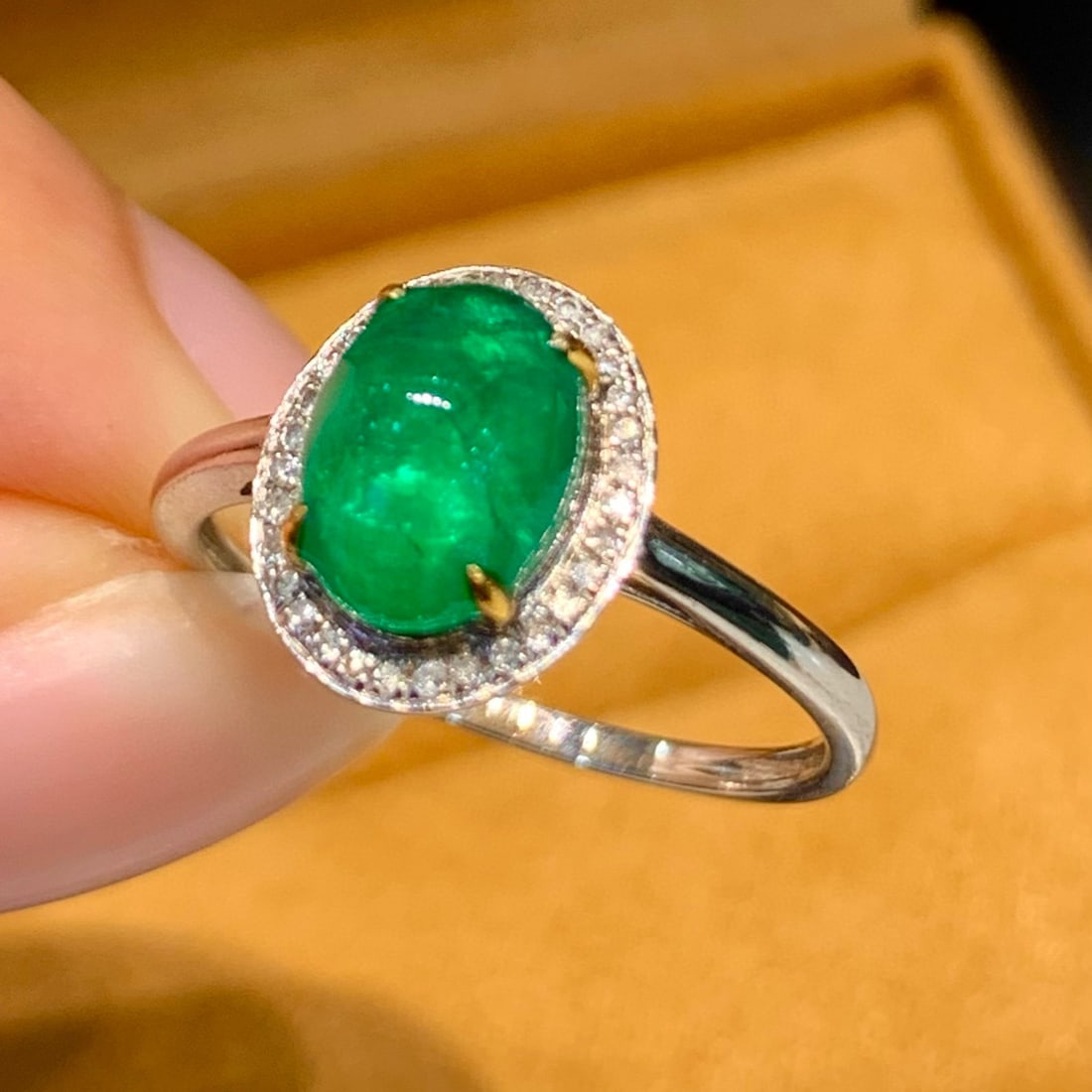 14k Gold 2 Ct Natural Emerald & Diamond Ring - 6