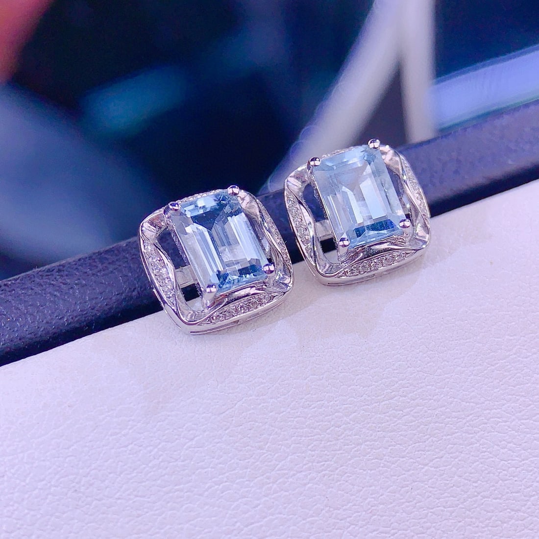 14k Gold 2.00 Ct Natural Topaz & Diamond Earrings - 3