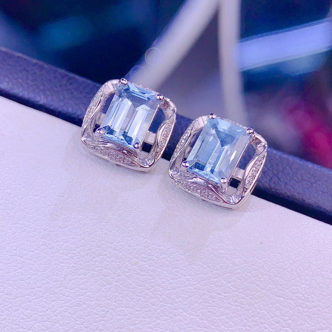 14k Gold 2.00 Ct Natural Topaz & Diamond Earrings - 4