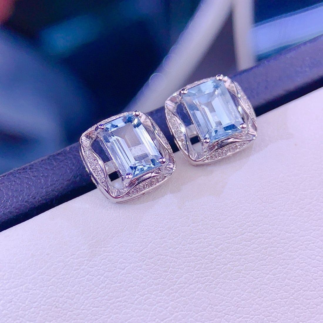 14k Gold 2.00 Ct Natural Topaz & Diamond Earrings - 5