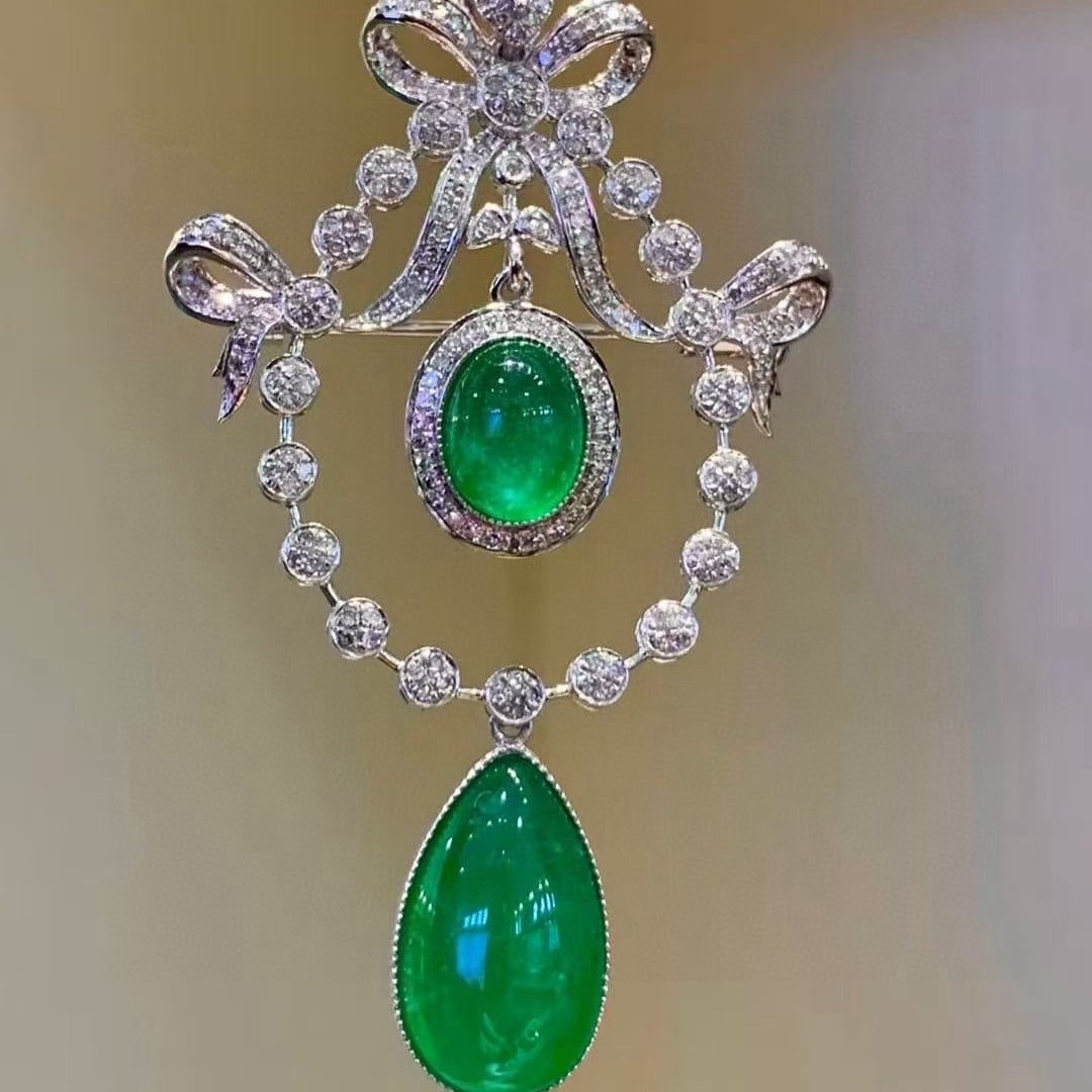 14k Gold 5.65 Ct Natural Emerald & Diamond Pendant( Without Chain ): Ref:230979233 // gold content:14k gold // main gemstone:emerald // shape:pear // carat weight:5. 65ct // color:green // treatment:natural // cut grade:g // // adjacent gemstone 2 : diamond //