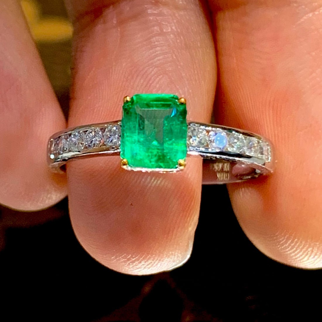 14k Gold 0.65 Ct Natural Emerald & Diamond Ring - 2