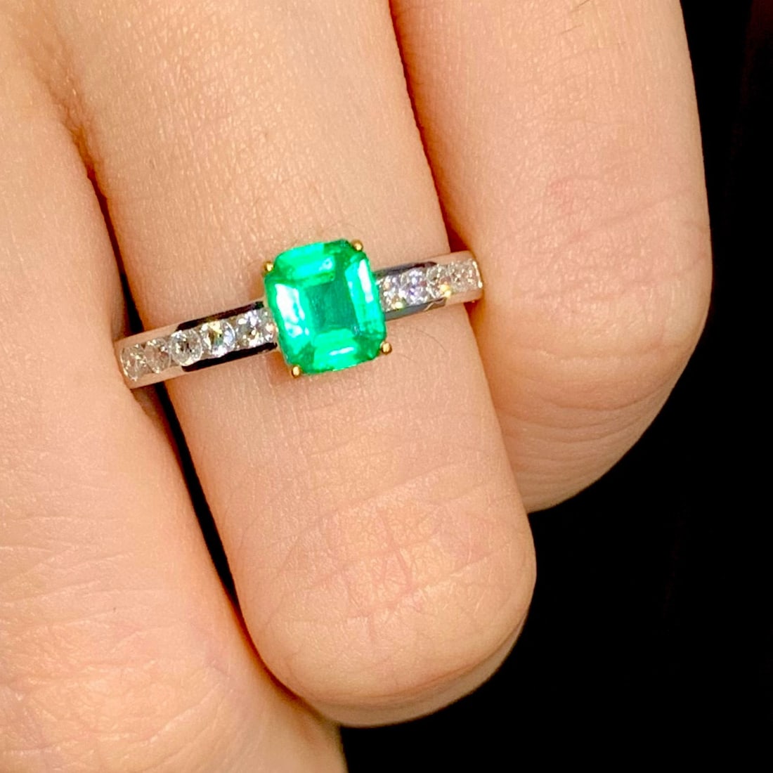 14k Gold 0.65 Ct Natural Emerald & Diamond Ring - 3