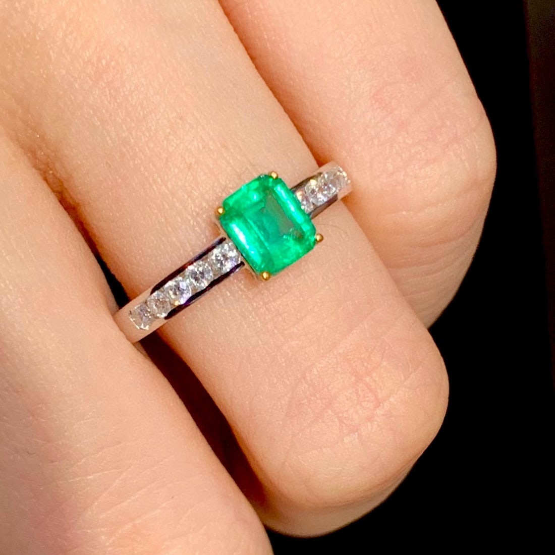 14k Gold 0.65 Ct Natural Emerald & Diamond Ring - 4