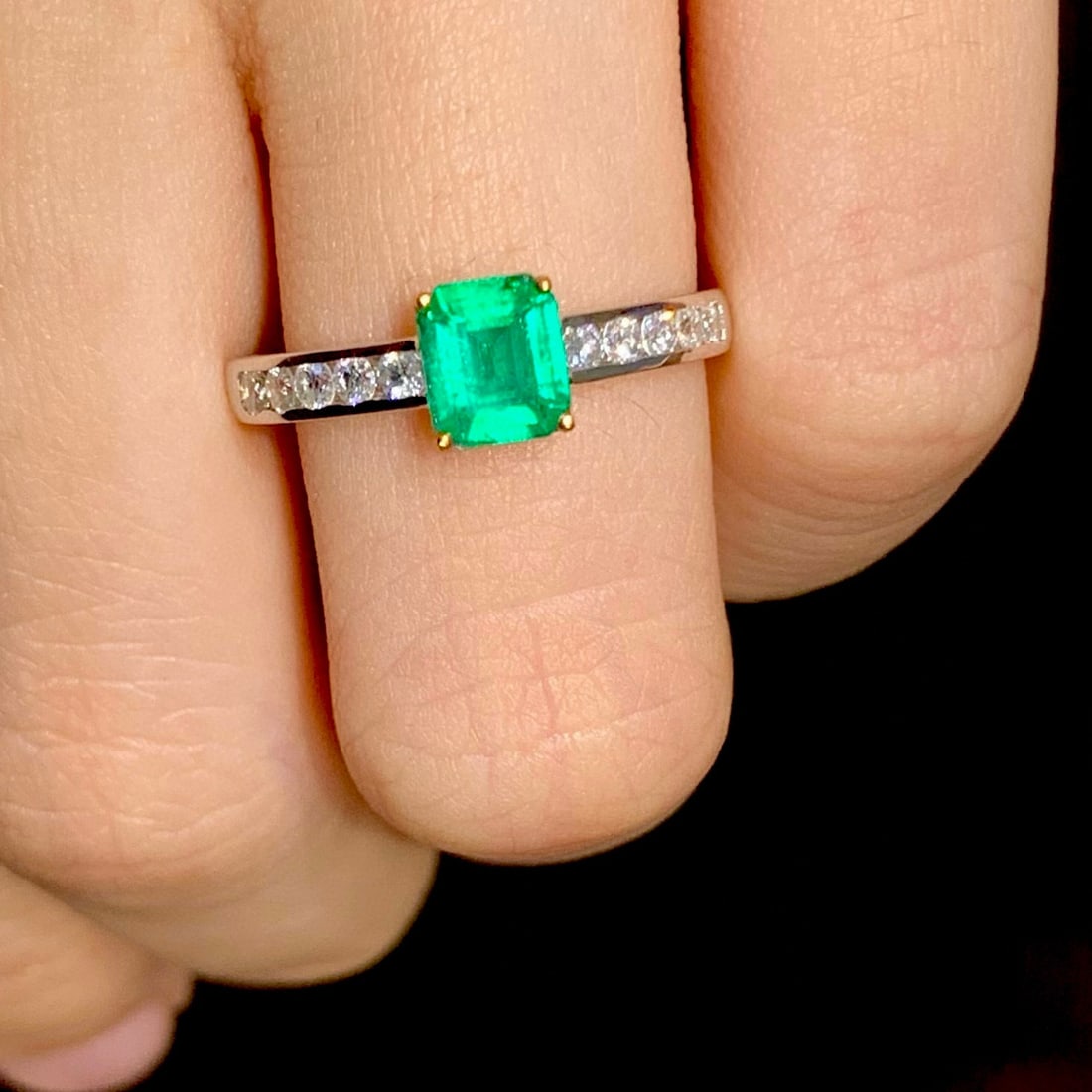 14k Gold 0.65 Ct Natural Emerald & Diamond Ring - 5