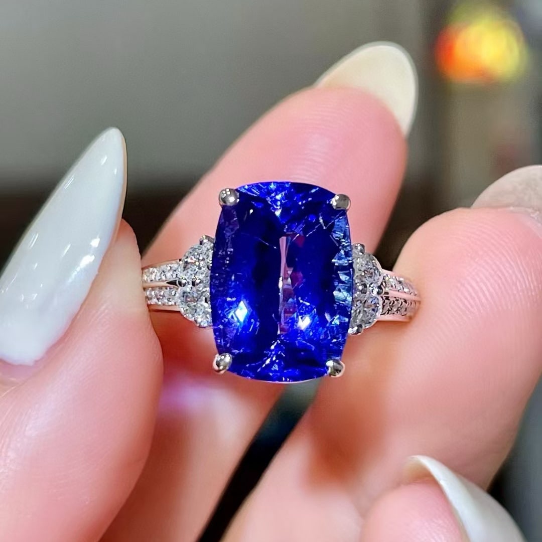 14k Gold 4.95 Ctw Natural Sapphire & Diamond Ring: Ref:230979250 // gold content:14k gold // ring size:7. 25us // // main gemstone:sapphire // shape:cushion // carat weight:4. 55ct // color:blue // treatment:natural // cut grade:g // // adjacent