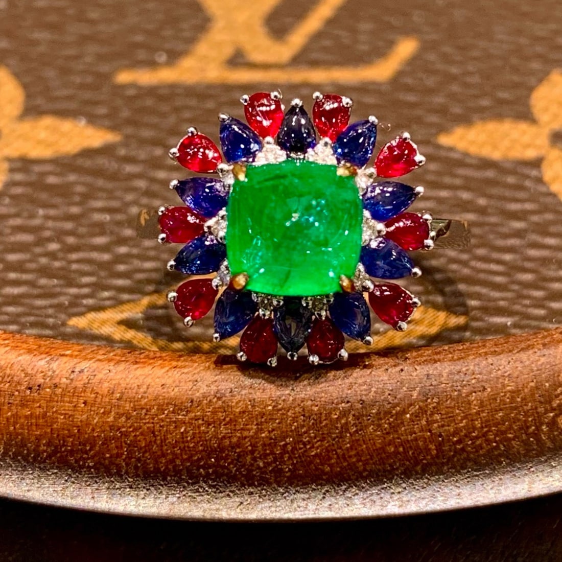 14k Gold 2.3 Ct Natural Emerald & Diamond Ring - 3