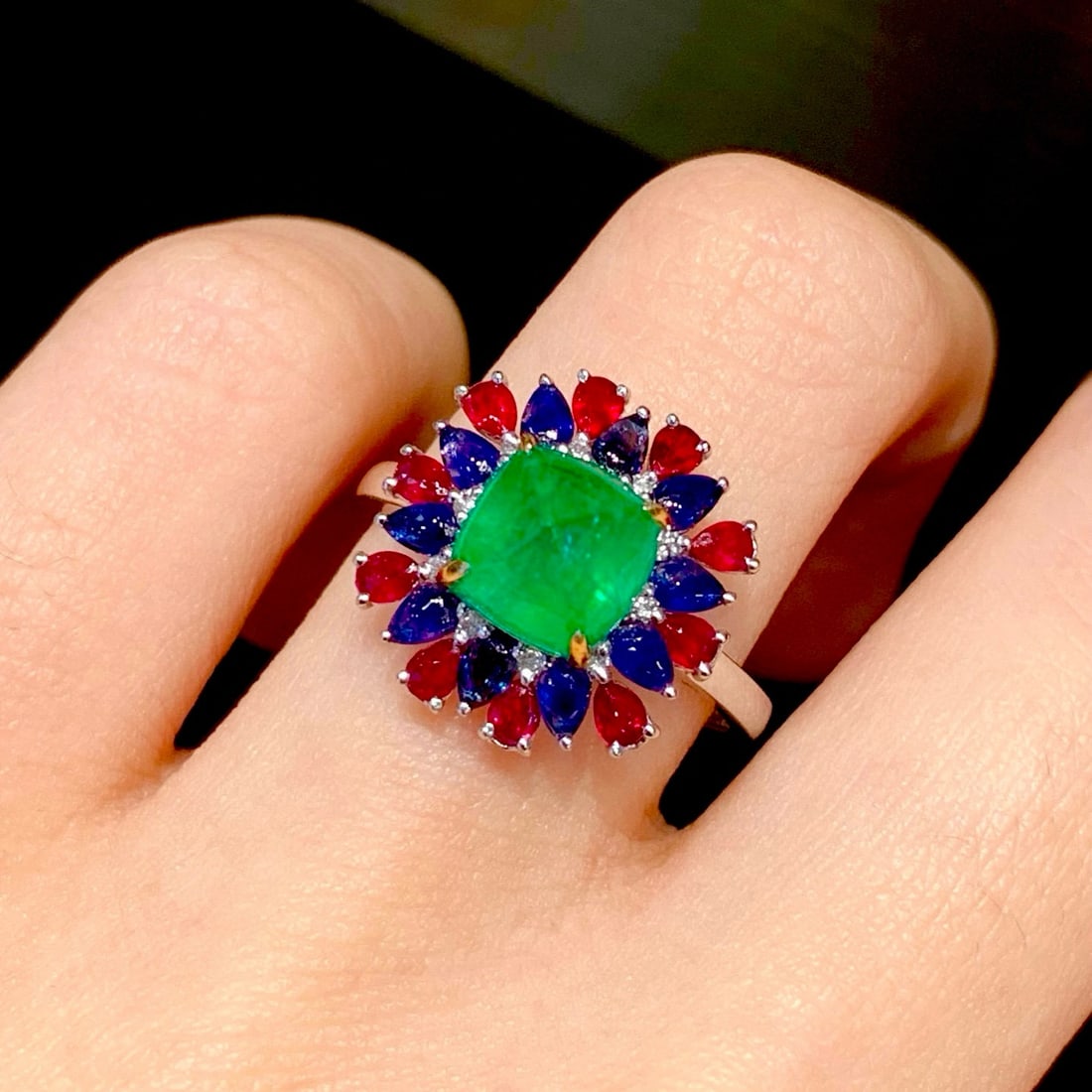 14k Gold 2.3 Ct Natural Emerald & Diamond Ring - 4