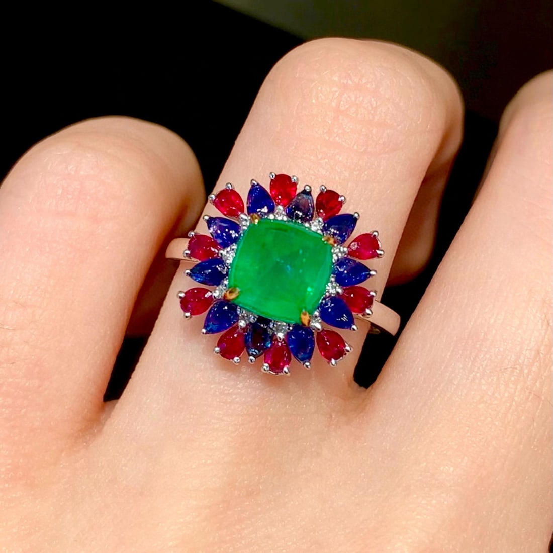 14k Gold 2.3 Ct Natural Emerald & Diamond Ring - 5