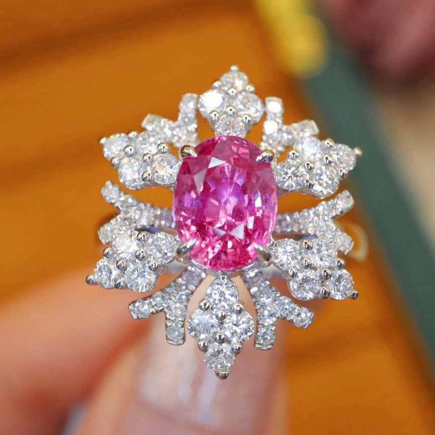 14k Gold 2.81 Ctw Natural Padparadscha Sapphire & Diamond Ring: Ref:230980008 // gold content:14k gold // ring size:7. 25us // // main gemstone:padparadscha sapphire // shape:oval // carat weight:1. 88ct // color:orangish pink // treatment:natural // // adjacent