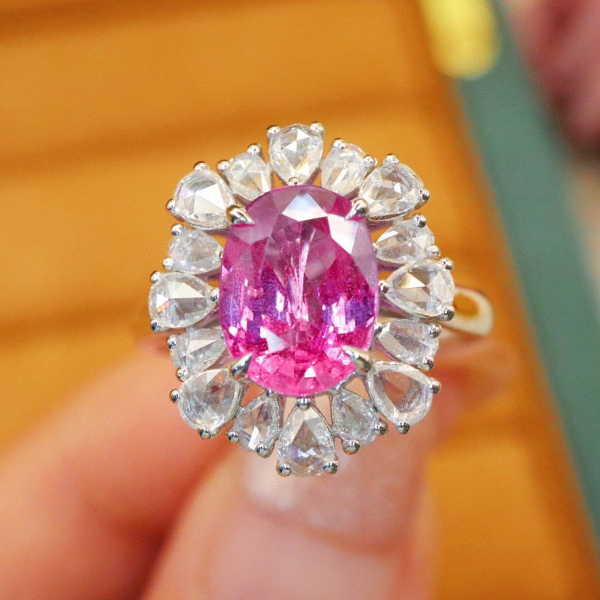 14k Gold 3.11 Ctw Natural Padparadscha Sapphire & Diamond Ring: Ref:230980024 // gold content:14k gold // ring size:7. 25us // // main gemstone:padparadscha sapphire // shape:oval // carat weight:2. 48ct // color:orangish pink // treatment:natural // // adjacent