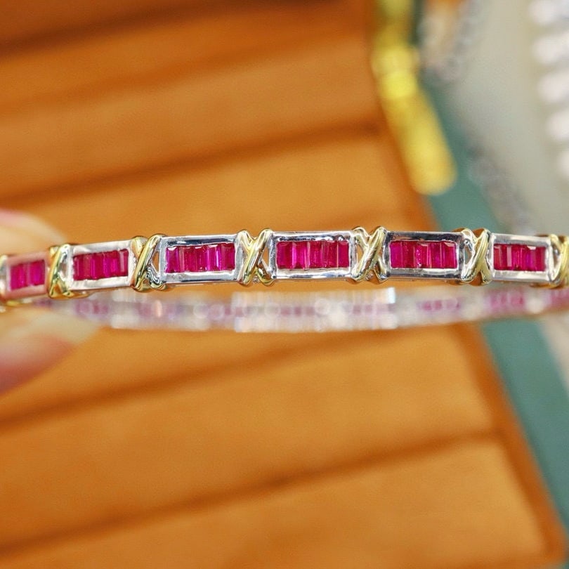14k Gold 2.95 Ct Natural Ruby Bangle: Ref:230980025 // gold content:14k gold // main gemstone:ruby // shape:rectangle // carat weight:2. 95ct // color:red // treatment:natural // Condition: New Low Estimate: 8400 High Estimate: 13000