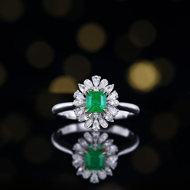 14k Gold 0.49 Ctw Vivid Green Natural Emerald & Diamond Ring: Ref:230980026 // gold content:14k gold // ring size:7. 25us // // main gemstone:emerald // shape:octagonal // carat weight:0. 46ct // color:vivid green // treatment:natural // // adjacent gemstone 2