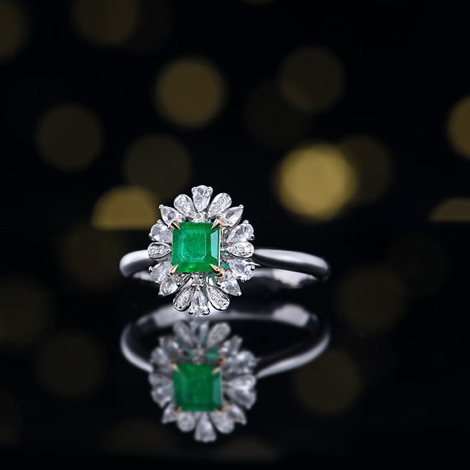 14k Gold 0.49 Ctw Vivid Green Natural Emerald & Diamond Ring - 2