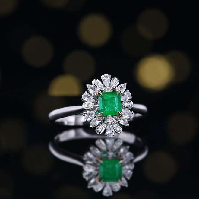 14k Gold 0.49 Ctw Vivid Green Natural Emerald & Diamond Ring - 3