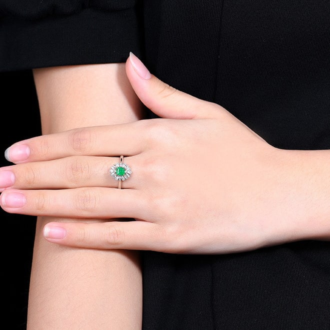 14k Gold 0.49 Ctw Vivid Green Natural Emerald & Diamond Ring - 6