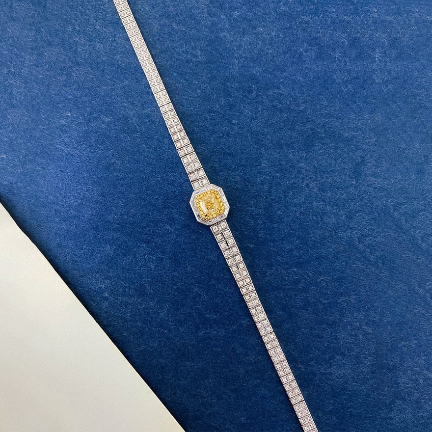 14k Gold 1.91 Ctw Natural Yellow Diamond & Diamond Bracelet: Ref:230980049 // gold content:14k gold // main gemstone:yellow diamond // shape:cushion // carat weight:0. 80ct // color:yellow // treatment:natural // // adjacent gemstone 2 : diamond // shape:multip