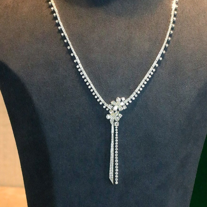 14k Gold 6.8 Ct Natural H Diamond Necklace: Ref:230980066 // gold content:14k gold // main gemstone:diamond // shape:multiply // carat weight:6. 8ct // clarity grade:vs-si // color:h // treatment:natural // High Estimate: 50000 Condition: New L