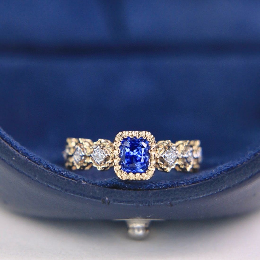 14k Gold 1.08 Ctw Natural Sapphire & Diamond Ring: Ref:230980101 // gold content:14k gold // ring size:7. 25us // // main gemstone:sapphire // shape:cushion // carat weight:1. 02ct // color:cornflower blue // treatment:natural // // adjacent gemstone