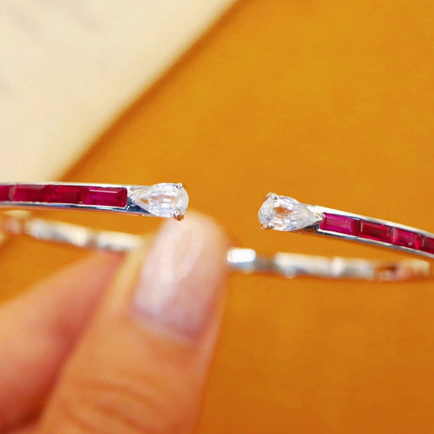 14k Gold 4.20 Ctw Natural Ruby & Sapphire Bangle: Ref:230980104 // gold content:14k gold // main gemstone:ruby // shape:rectangle // carat weight:3. 67ct // color:pigeonblood red // treatment:natural // // adjacent gemstone 2 : sapphire // number of 