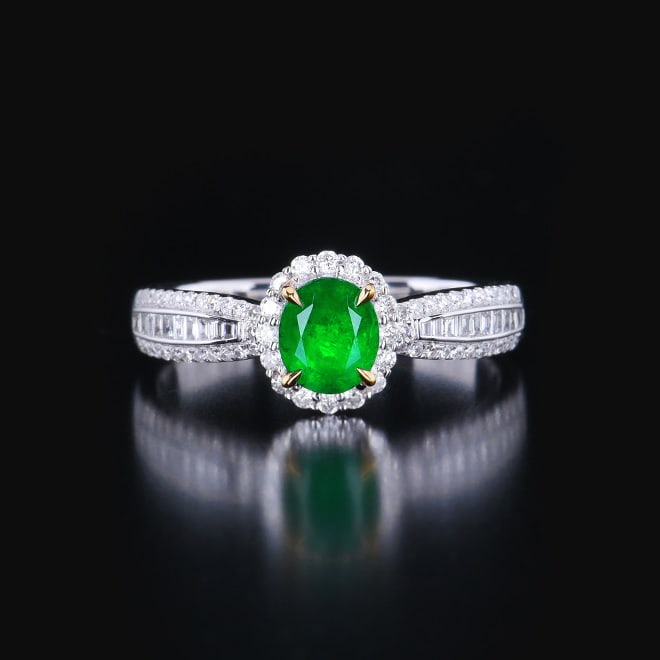 14k Gold 0.92 Ctw Vivid Green Natural Emerald & Diamond Ring: Ref:230980107 // gold content:14k gold // ring size:7. 25us // // main gemstone:emerald // shape:oval // carat weight:0. 58ct // color:vivid green // treatment:natural // // adjacent gemstone 2 :